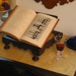 The Bookstand: William & Mary Style 2